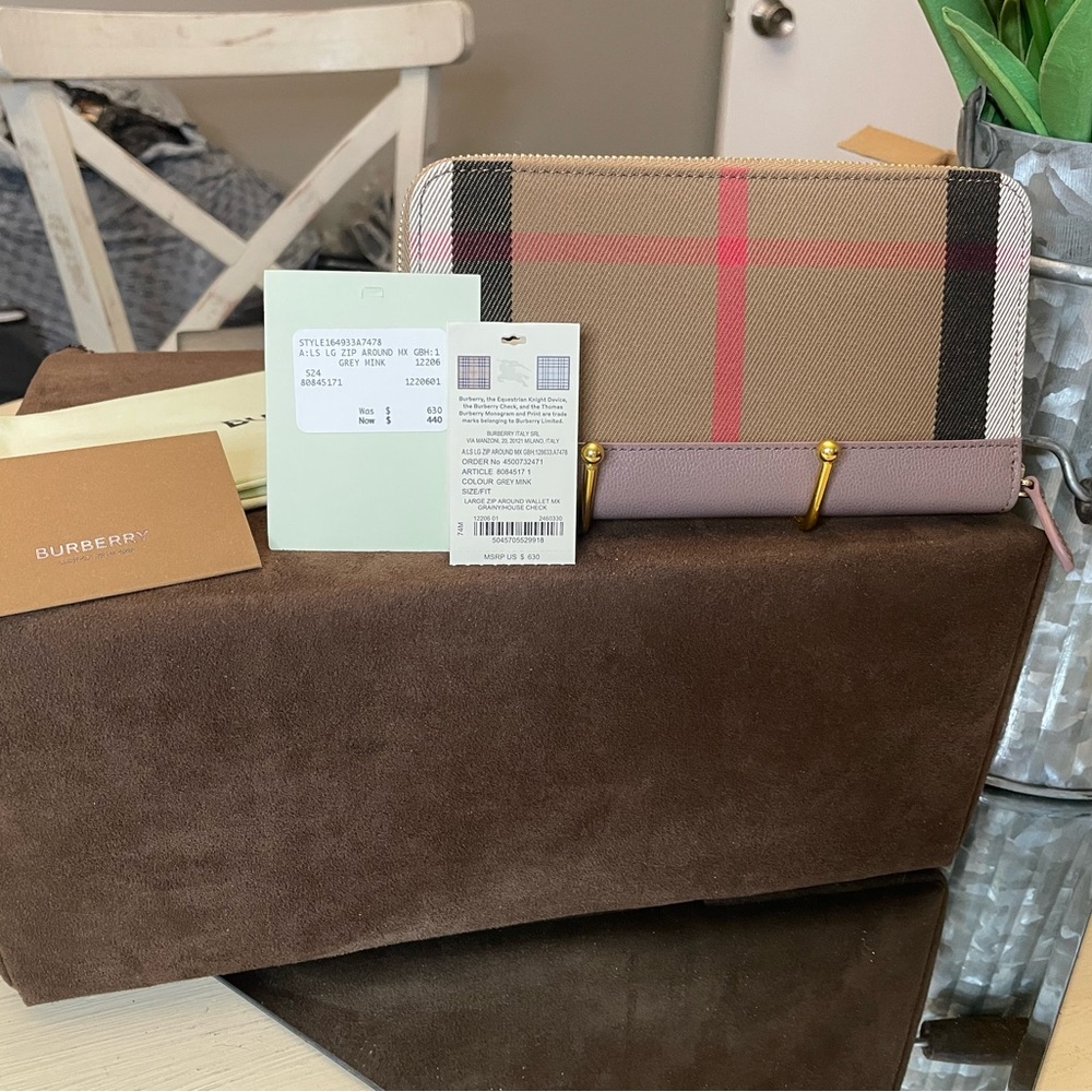 *NWT* Burberry Checkered Wallet with Mauve Accents